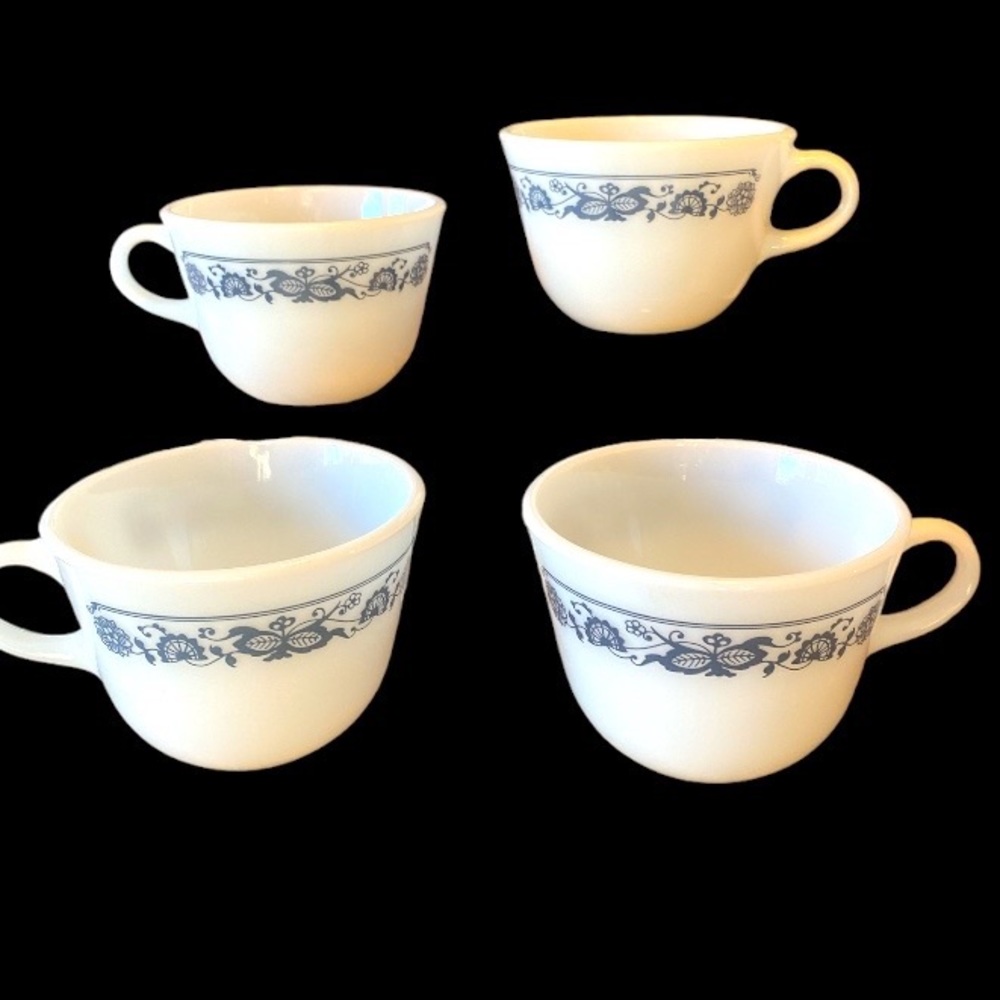 Vintage Pyrex Old Town Navy Blue Onion - 4 Cups